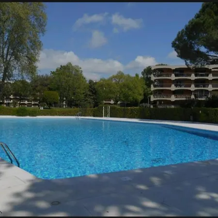 Joli Studio Avec Coin Nuit Independant, Piscine Et Parc De 8 Hectares Proche De La Plage